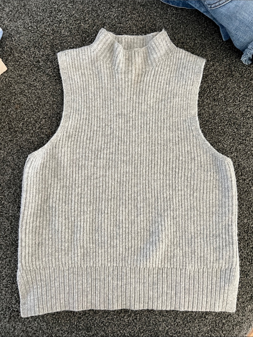 Black Tape_ Men's Sleeveless Turtleneck Rib Knit Vest - Light Gray